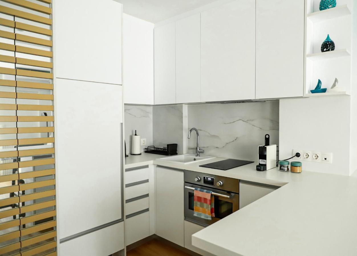 Renovated Apartment With Roof Garden Access, 15 M Walk To Acropolis Афины Экстерьер фото