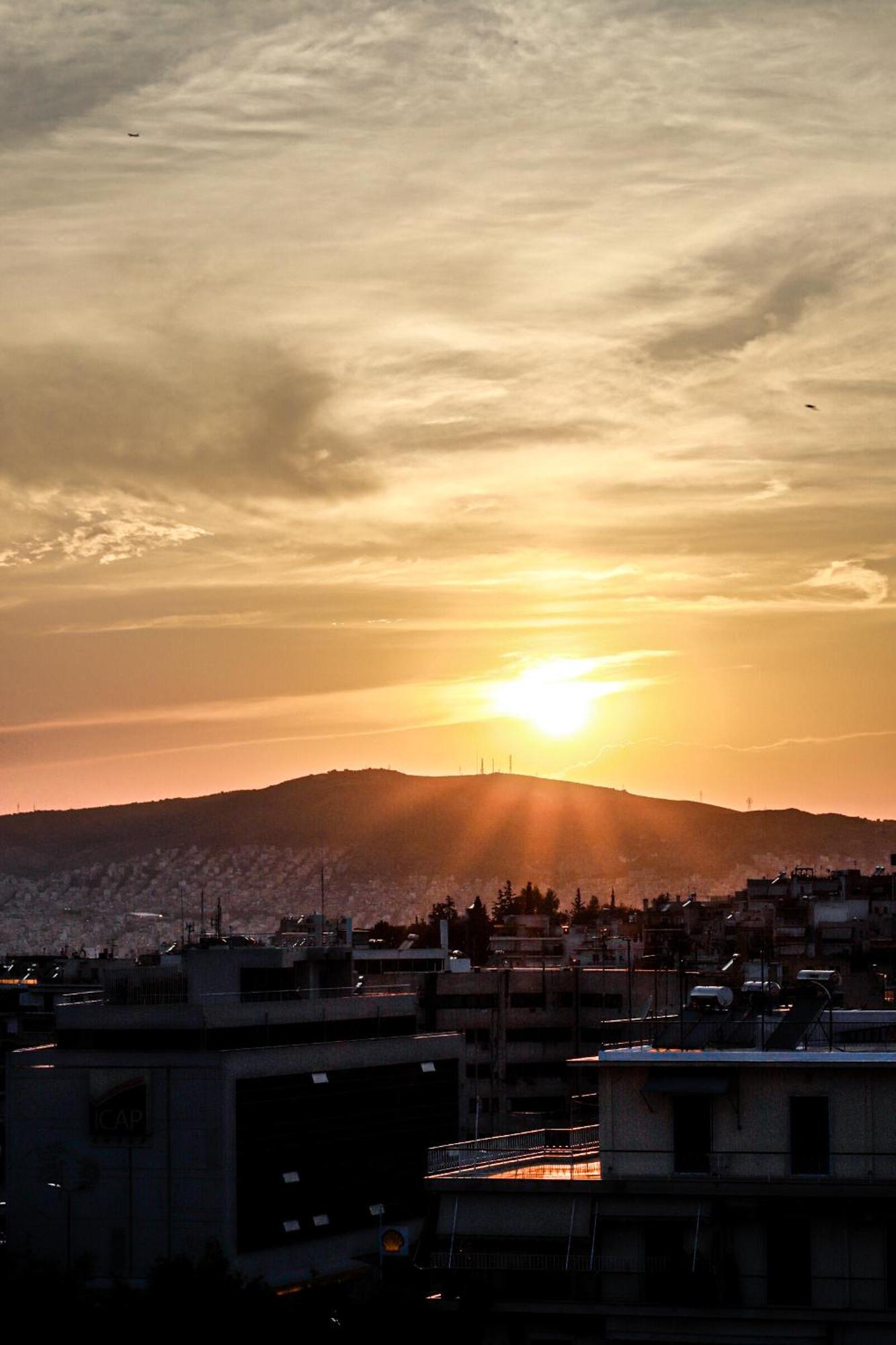 Renovated Apartment With Roof Garden Access, 15 M Walk To Acropolis Афины Экстерьер фото