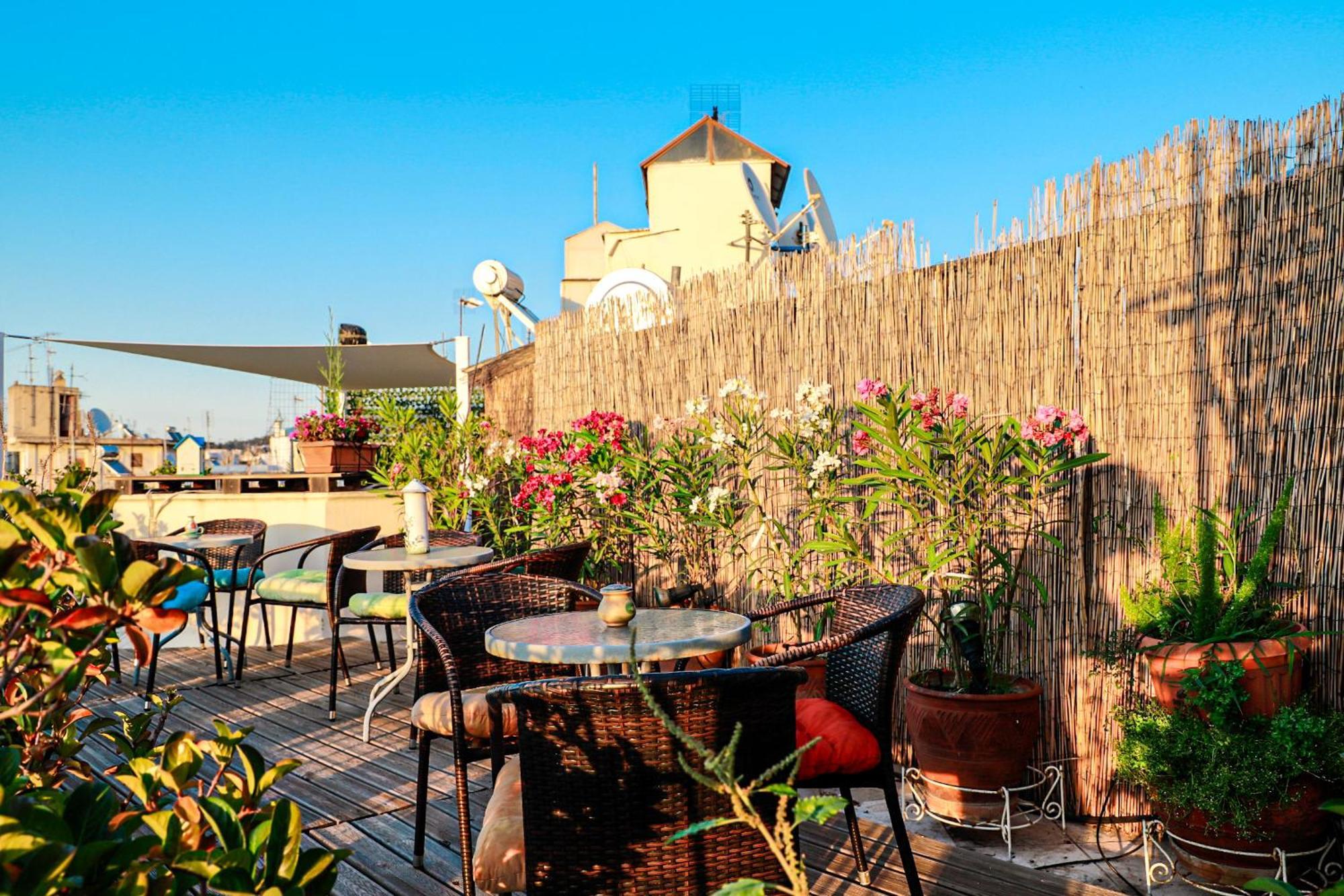 Renovated Apartment With Roof Garden Access, 15 M Walk To Acropolis Афины Экстерьер фото